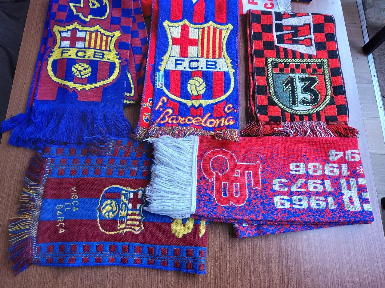 10 x Mixed  European Football /Soccer Sport Scarves Barcelona Bayern and Italian Clubs