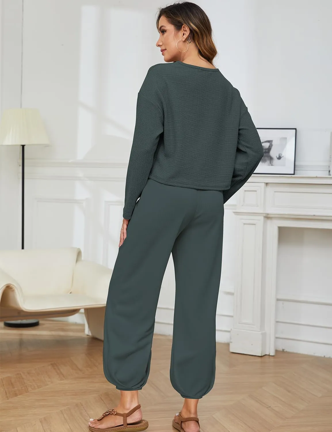 FANCYINN 2 Piece Sweatsuit Set Cropped Sweatshirt Pullover Tops High Waisted Pants Tracksuit Pockets Sweatsuit Sets