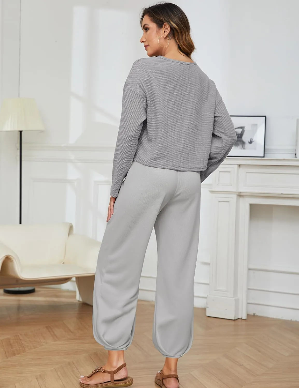 FANCYINN 2 Piece Sweatsuit Set Cropped Sweatshirt Pullover Tops High Waisted Pants Tracksuit Pockets Sweatsuit Sets