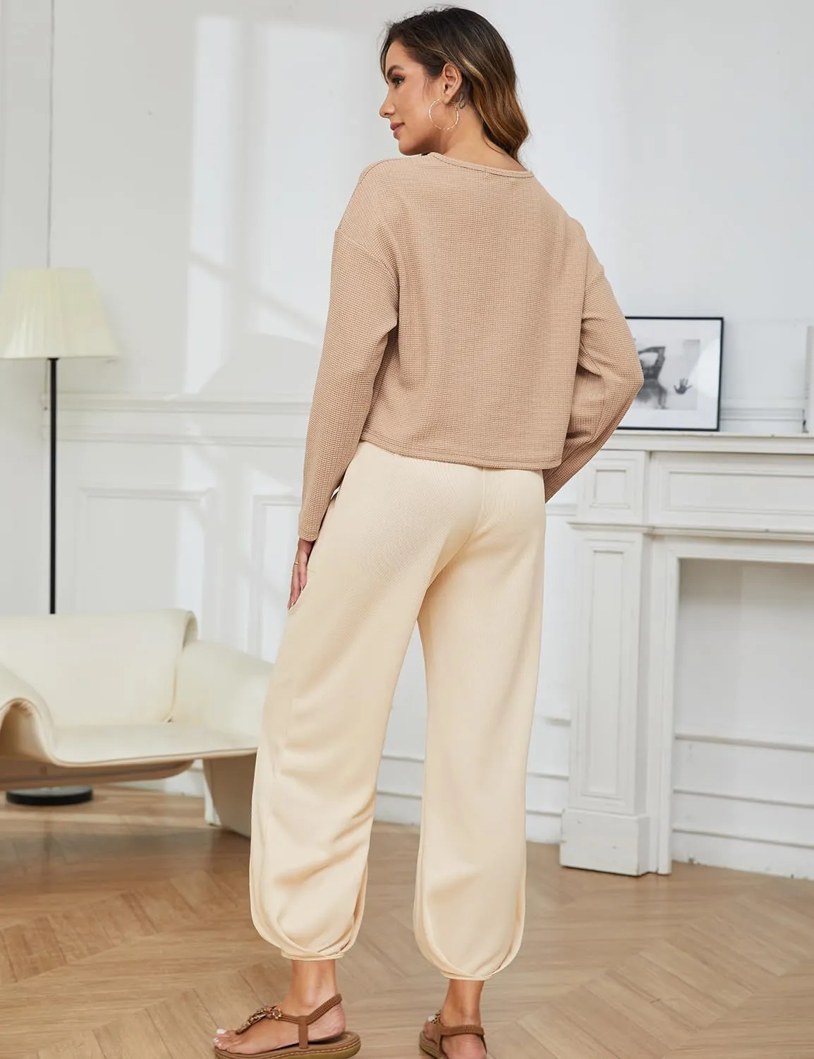 FANCYINN 2 Piece Sweatsuit Set Cropped Sweatshirt Pullover Tops High Waisted Pants Tracksuit Pockets Sweatsuit Sets