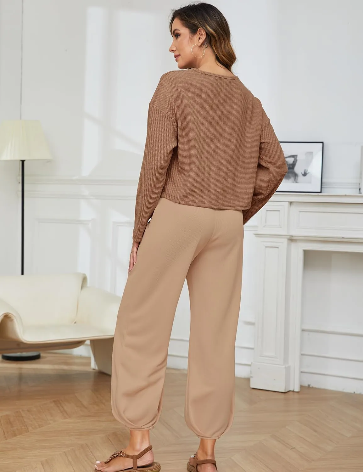 FANCYINN 2 Piece Sweatsuit Set Cropped Sweatshirt Pullover Tops High Waisted Pants Tracksuit Pockets Sweatsuit Sets
