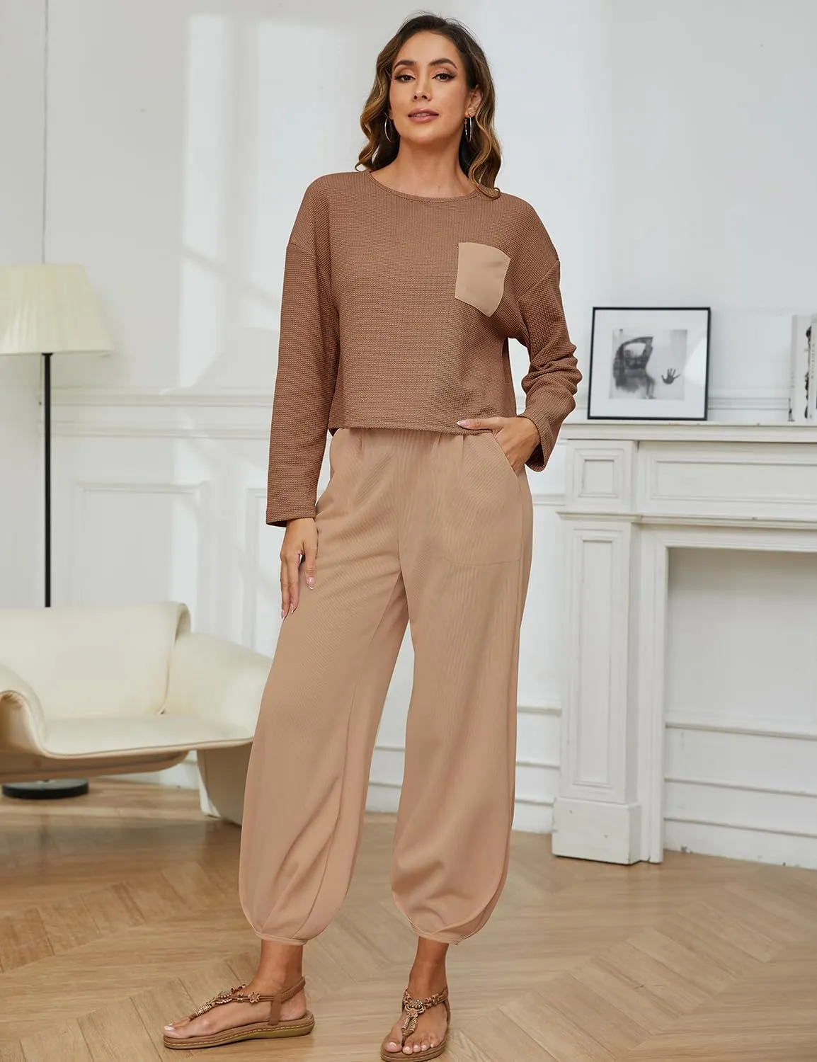 FANCYINN 2 Piece Sweatsuit Set Cropped Sweatshirt Pullover Tops High Waisted Pants Tracksuit Pockets Sweatsuit Sets