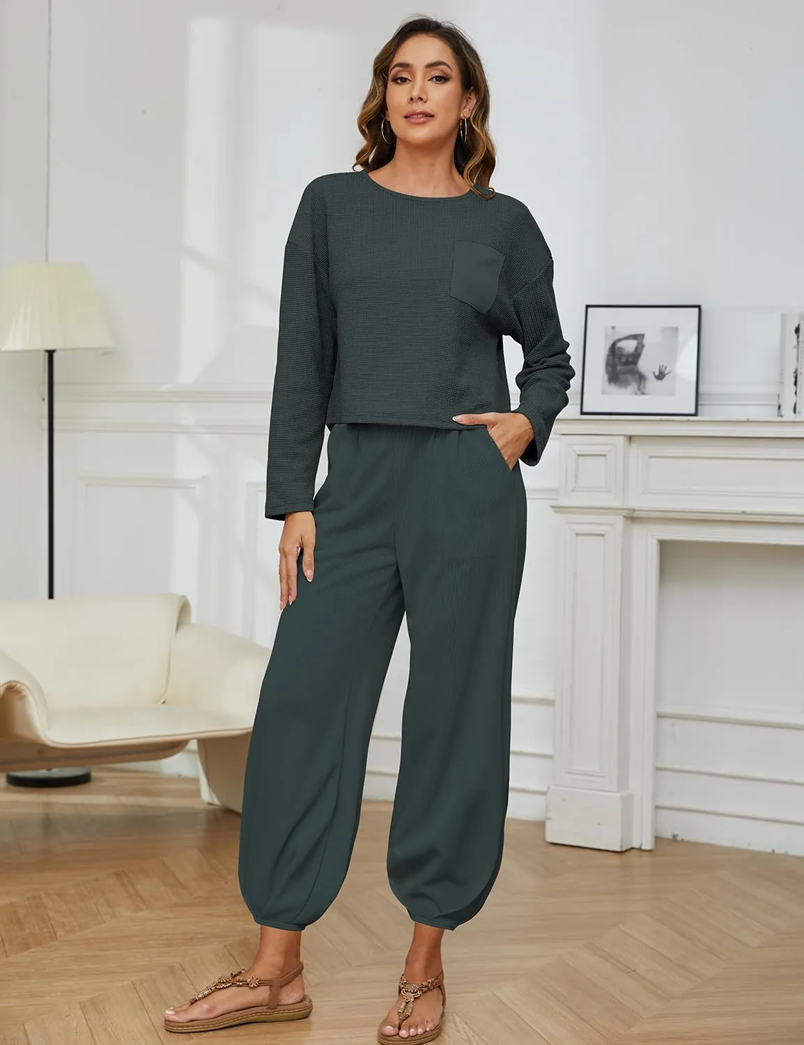 FANCYINN 2 Piece Sweatsuit Set Cropped Sweatshirt Pullover Tops High Waisted Pants Tracksuit Pockets Sweatsuit Sets