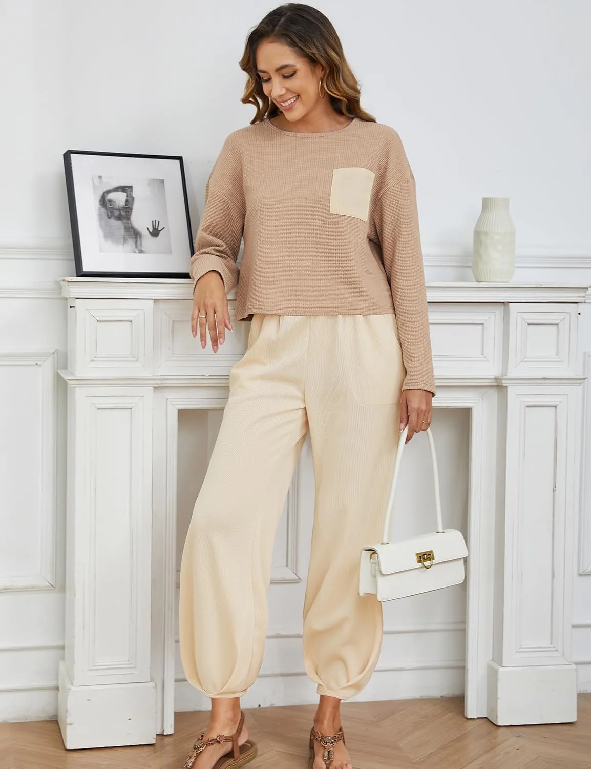 FANCYINN 2 Piece Sweatsuit Set Cropped Sweatshirt Pullover Tops High Waisted Pants Tracksuit Pockets Sweatsuit Sets
